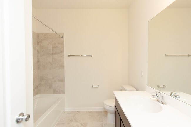 Building Photo - 2011 Parnevik Pl