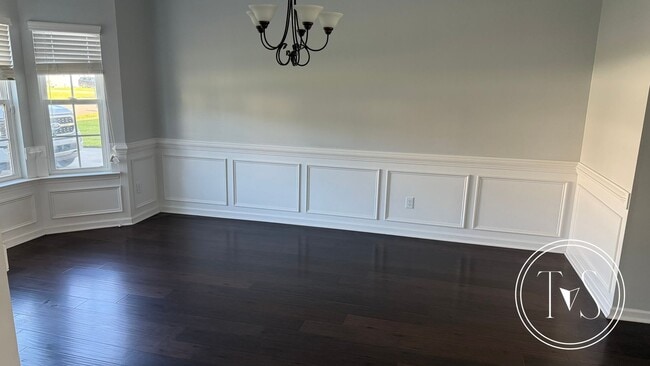 Building Photo - 983 Oak Crest Dr