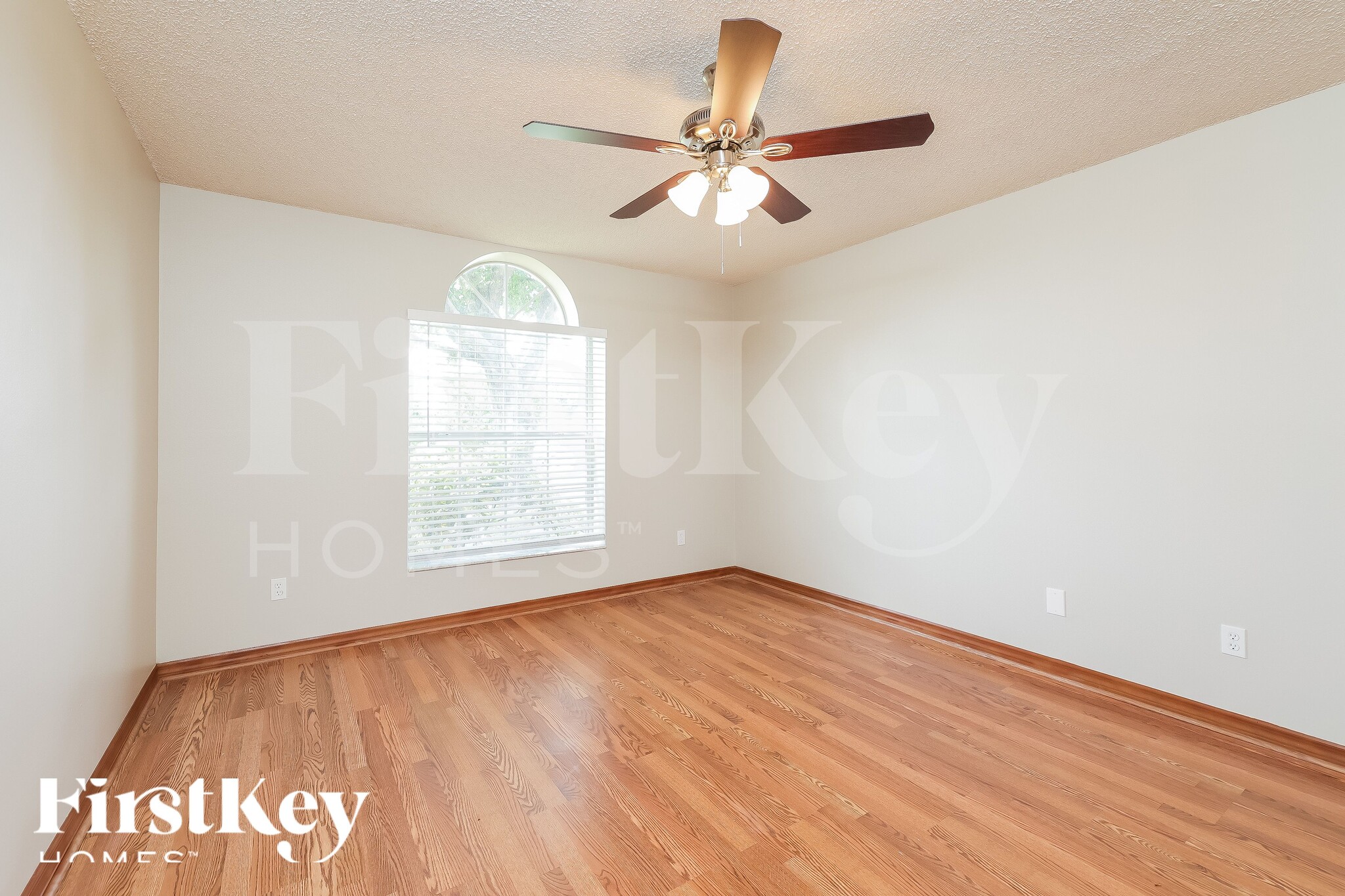 Building Photo - 329 Edgewood Ct