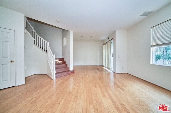 Building Photo - 915 Somerville