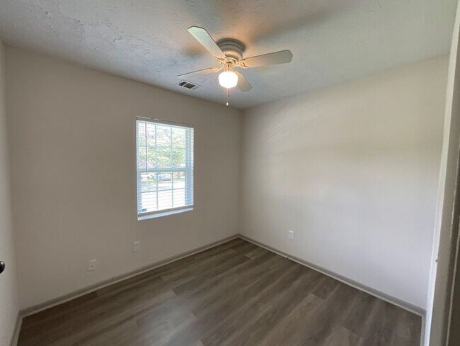 Building Photo - 8919 Yarmouth Dr