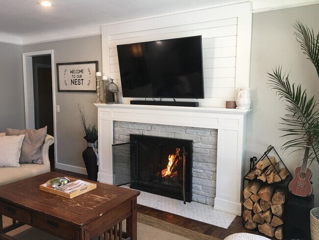 Family Room - 3554 Abbott Ave N