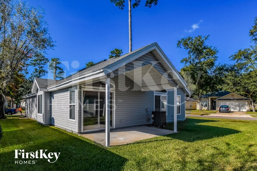 Building Photo - 2956 Centerwood Dr N