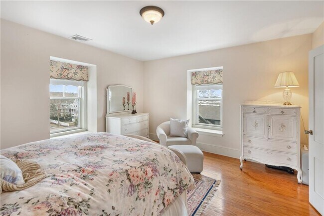 Building Photo - 287 Gibbs Ave