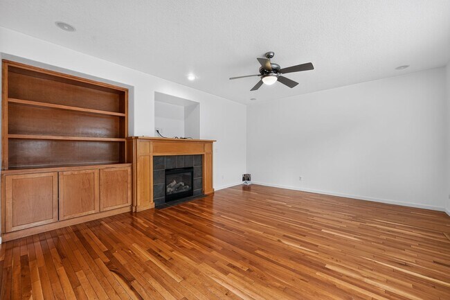 Building Photo - 1756 SE Gerhard Dr
