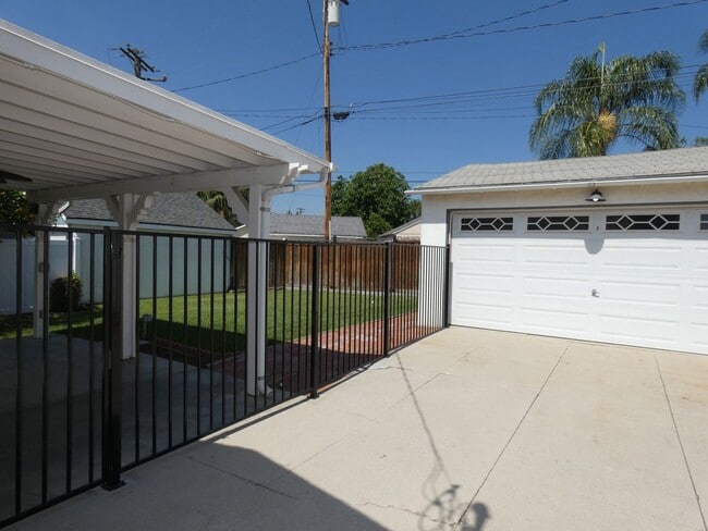 Building Photo - *Available NOW in Whittier!*