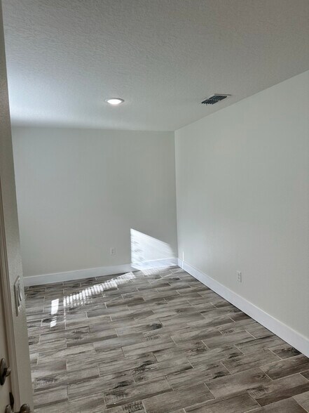 Building Photo - 176 Pine Grove Dr