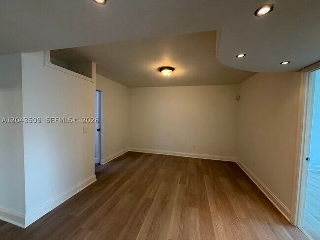 Building Photo - 492 NW 165th St