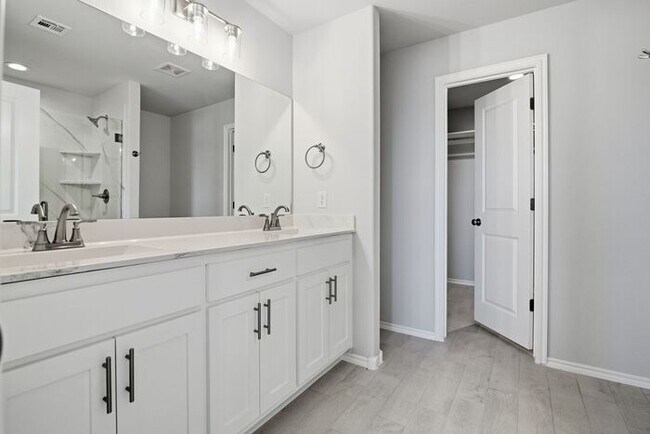 Building Photo - 4 Bedroom Home in Owasso – Open Floor Plan + Modern Finishes