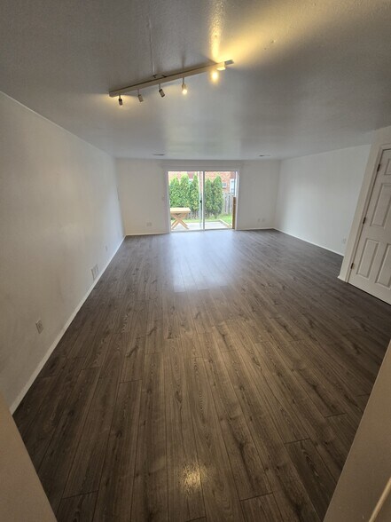 Building Photo - 2370 Manitowoc Rd