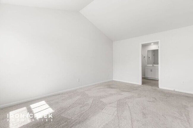 Building Photo - 352 Oak Br Rd