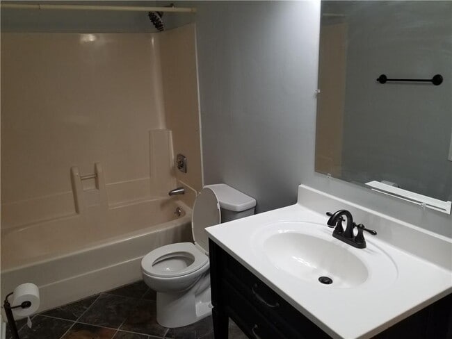 Building Photo - 107 Sterling Ct