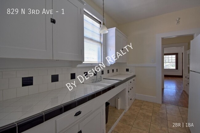 Building Photo - Historic - 1918 - 2 Bed 1 Bath - Just off ...