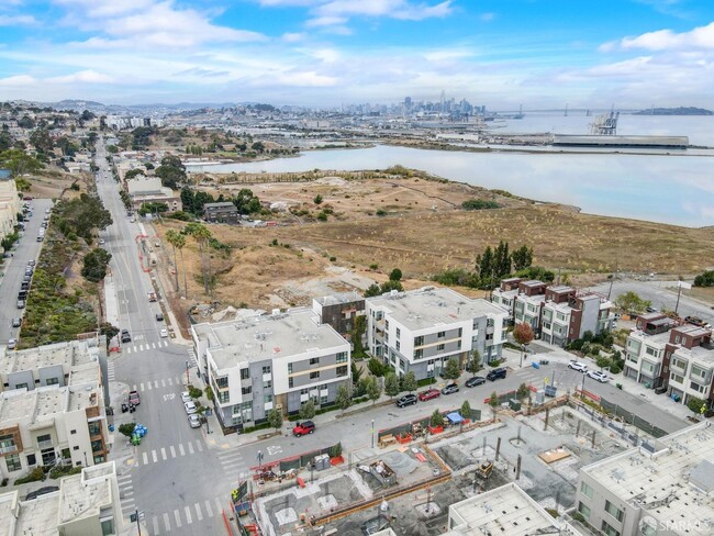 Building Photo - 451 Donahue St