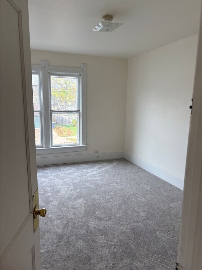 Building Photo - 424 N Pearl St