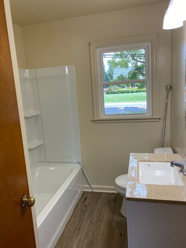 Building Photo - 3 Bedroom, 1 Bath Ranch In Roanoke County
