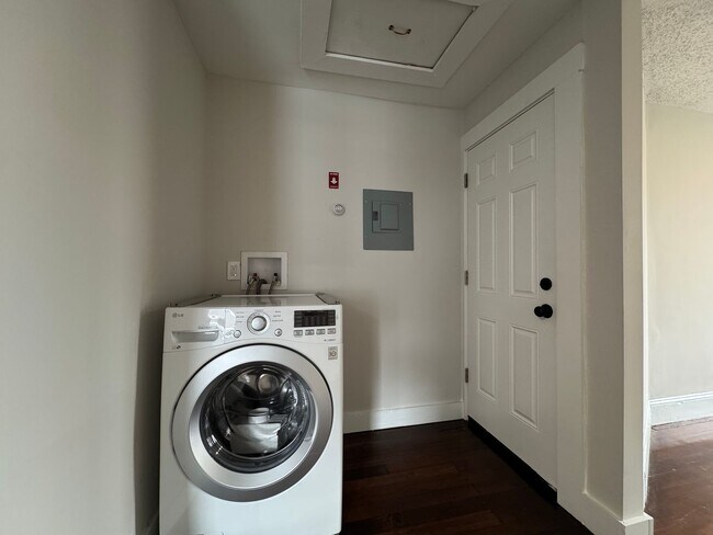 Building Photo - 47-49 Mead St