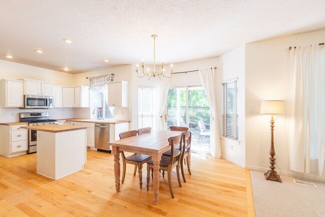 Building Photo - 3 Bed 2.5 Bath In The Heart Of Eagle