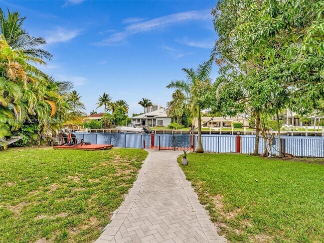 Building Photo - 413 Tamarind Dr