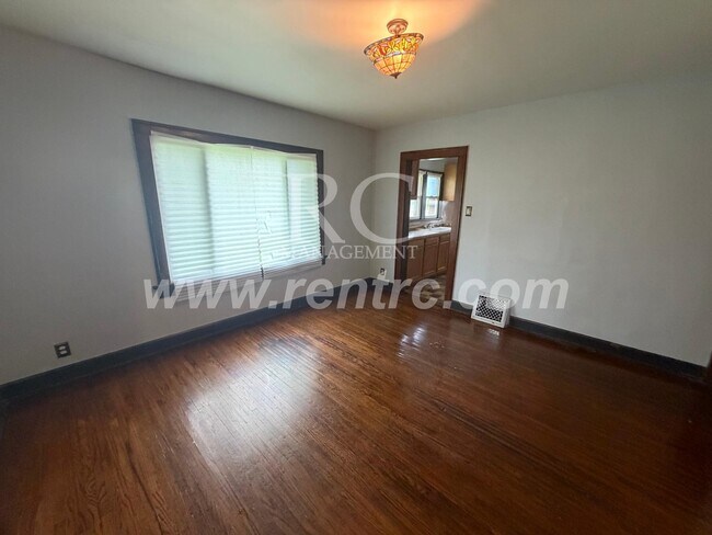 Building Photo - 136 Griffin-