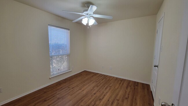 Building Photo - Spacious 4/2/2 - Cooper School District