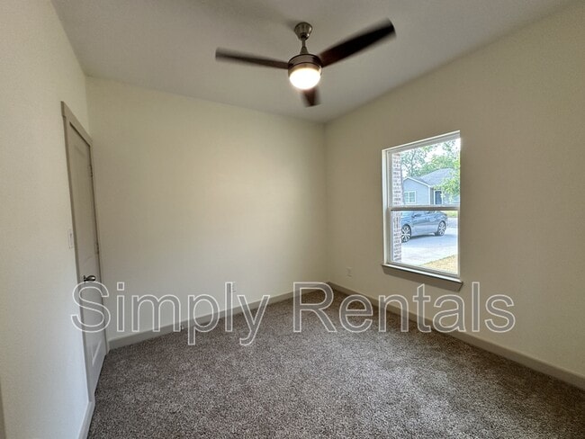 Building Photo - 107 Ross St