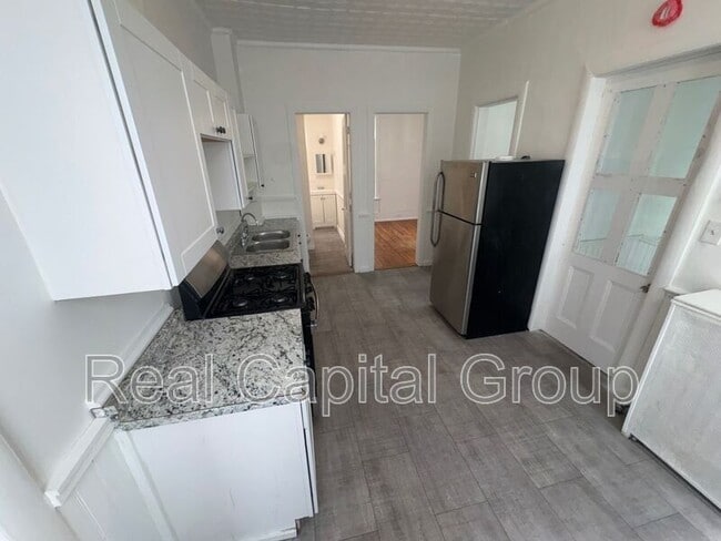 Building Photo - 130 5th Ave
