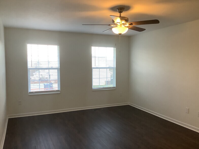 Building Photo - 9911 Codyview Dr