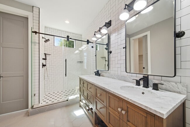 Building Photo - 1412 Weiss St