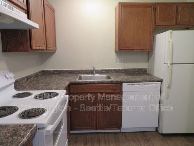 Building Photo - 1011 18th St NE