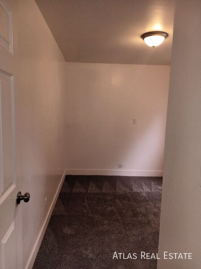 Building Photo - 1131 W 650 N St