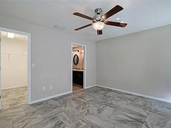 Building Photo - Private Screen in Pool Home 3/2 in Kingsland Country Estates