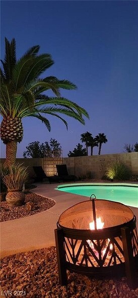 Building Photo - 1641 Duarte Dr