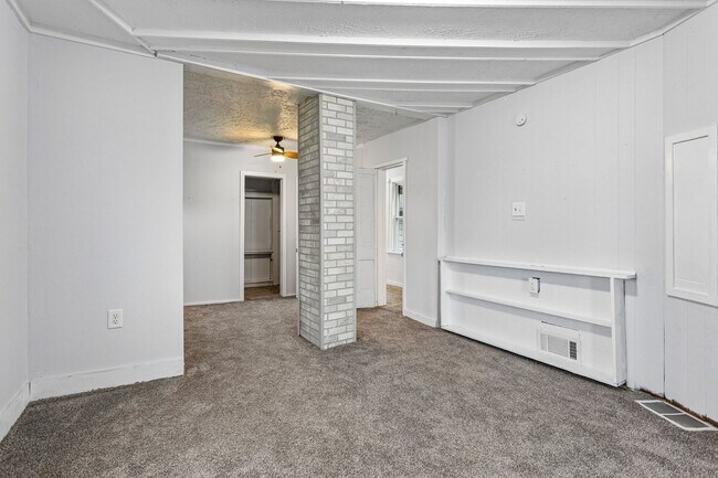 Building Photo - 511 Poppleton Ave