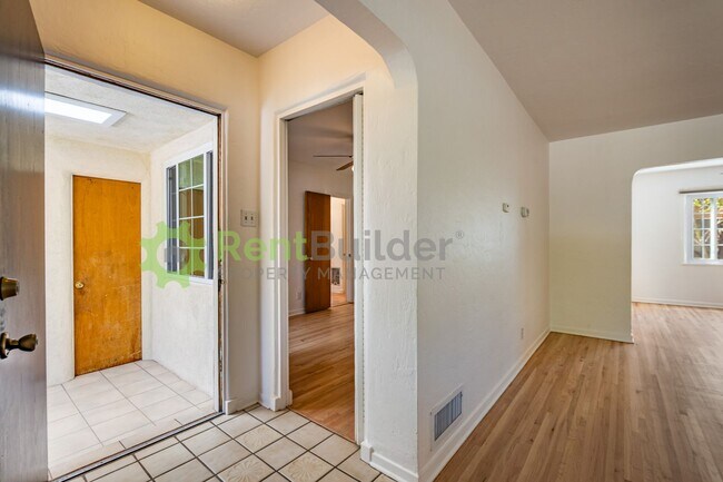 Building Photo - 3822 La Hacienda Dr NE