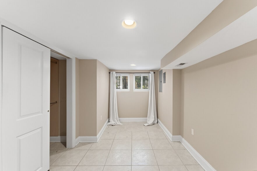 Basement bedroom 1 - 11 R Street NW