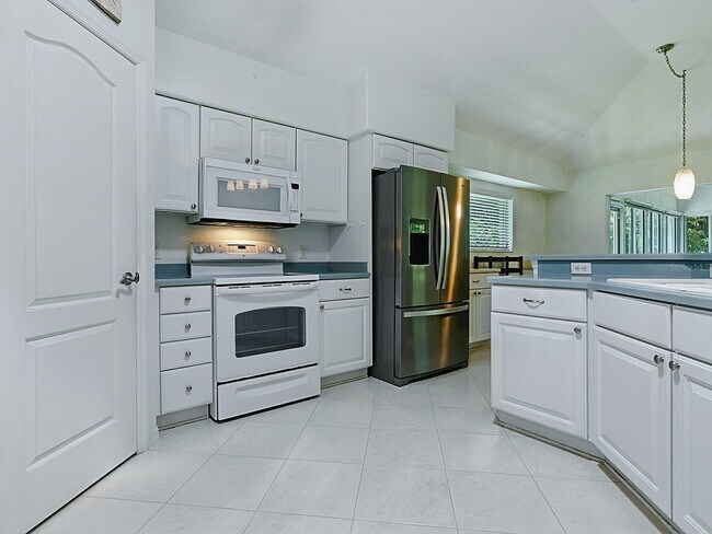 Building Photo - 17037 SE 76th Creekside Cir