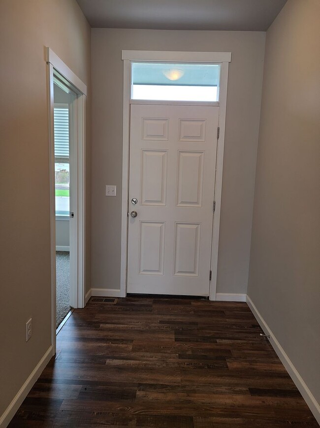 Building Photo - Yelm Creek Estates, 4 Bedroom, 2.75 Bathroom with Den