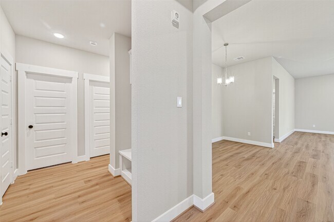 Building Photo - 2216 Inglenook Grv Dr