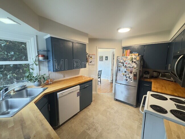 Building Photo - 2755 SE 165th Ave
