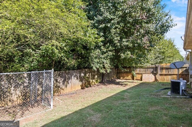 Building Photo - 935 City Park Dr