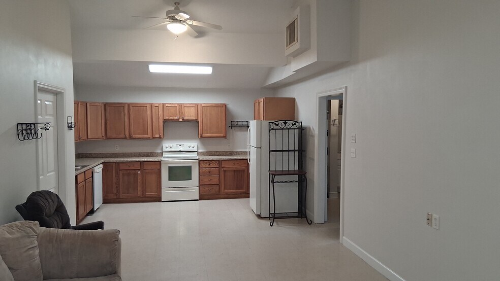 Primary Photo - 145 Aselane St