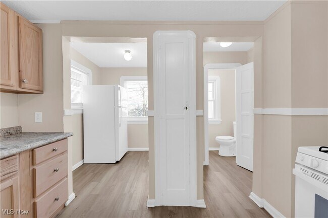 Building Photo - 15602 Walden Ave