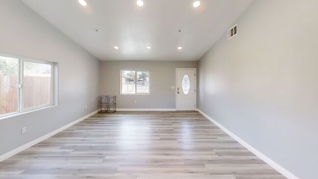 Building Photo - 14565 Cabazon St