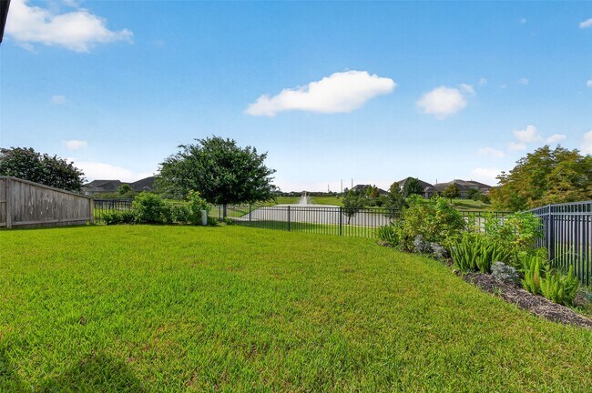 Building Photo - 24603 Royal Pike Dr