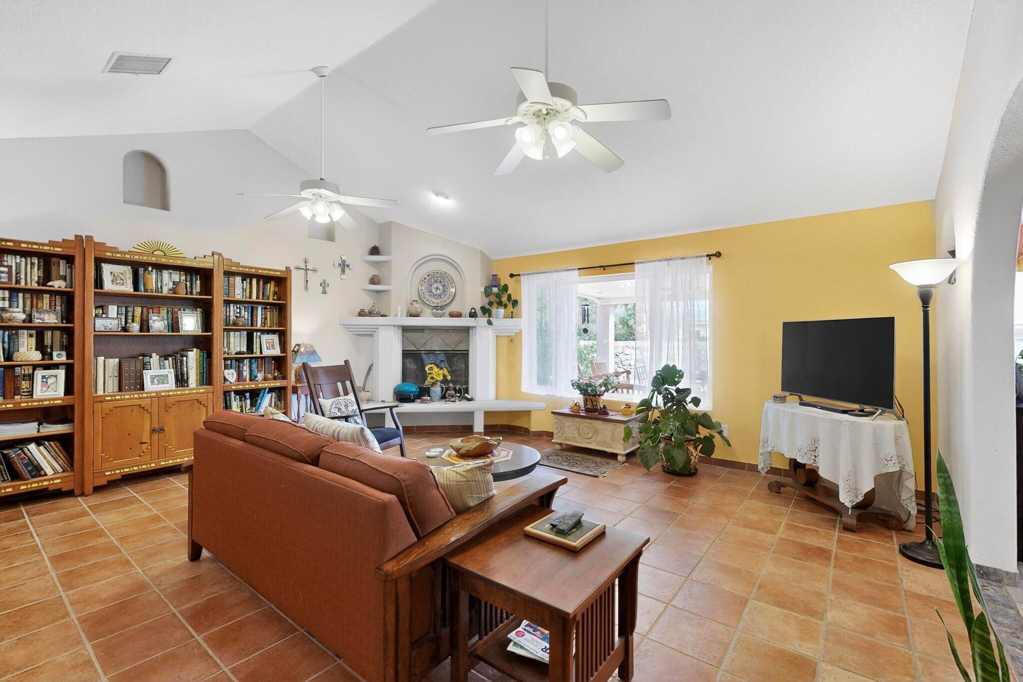 Building Photo - 2004 Vista Lejano