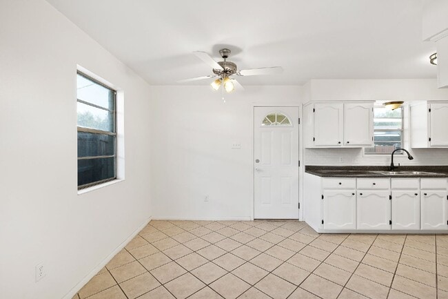 Building Photo - 202 N 41st St