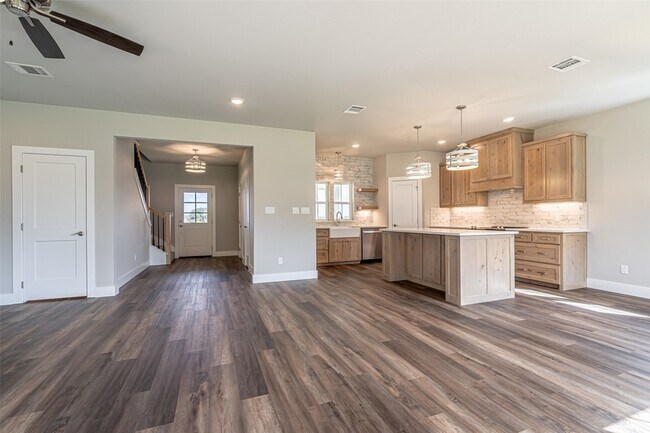 Building Photo - 2044 Salina Cir