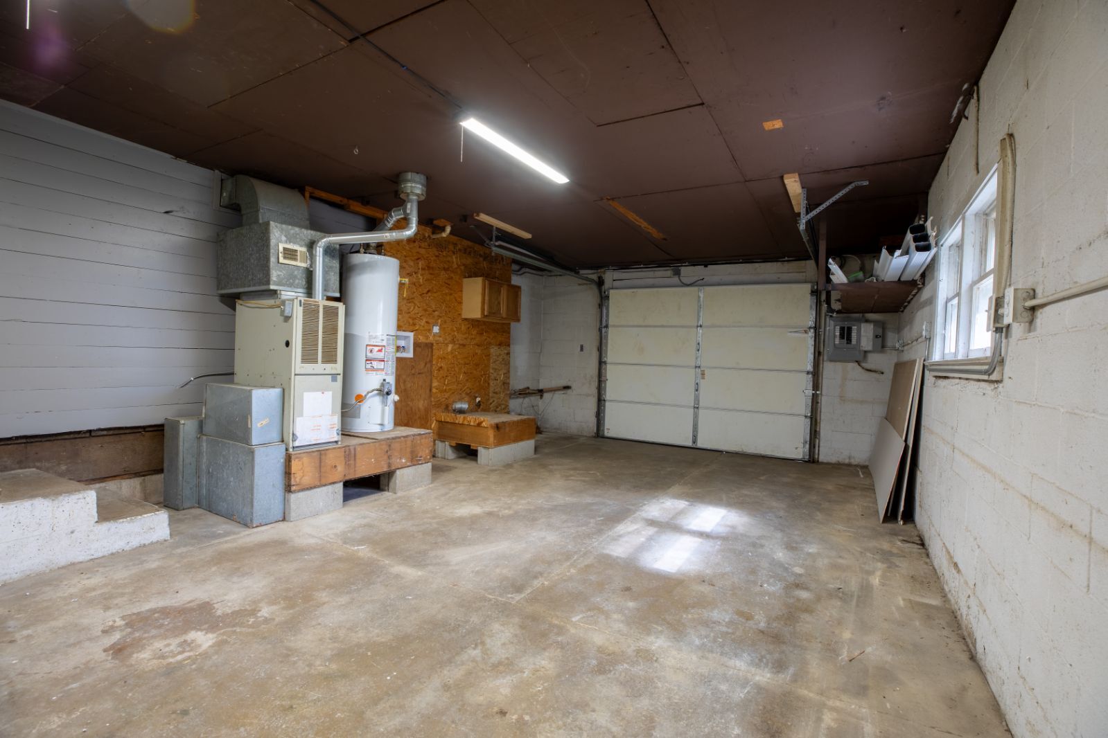 Garage. New water heater, washer and dryer included (Not in photo) - 465 W Main St