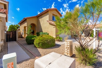 Building Photo - 3223 E Poinsettia Dr